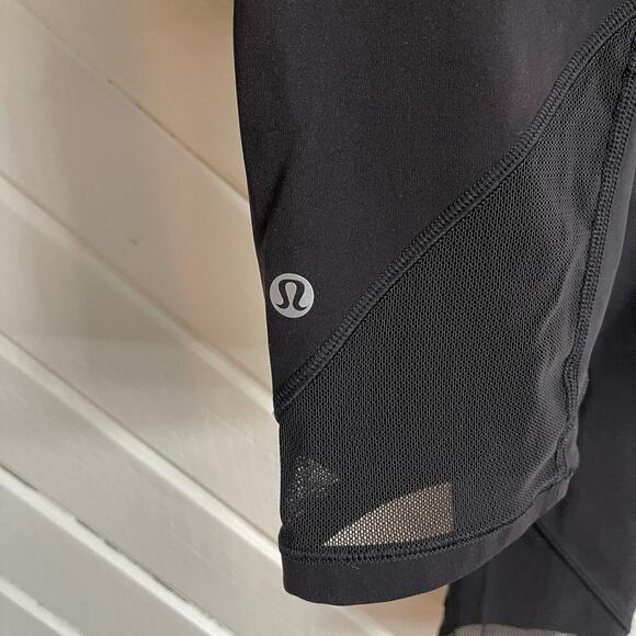 Lululemon Black Cropped Leggings Mesh Inserts Pockets Size 4 - Picture 4 of 7